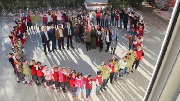 Fatih Sultan Mehmet Ortaokulu Öğretmenler Gününü Coşkuyla Kutladı
