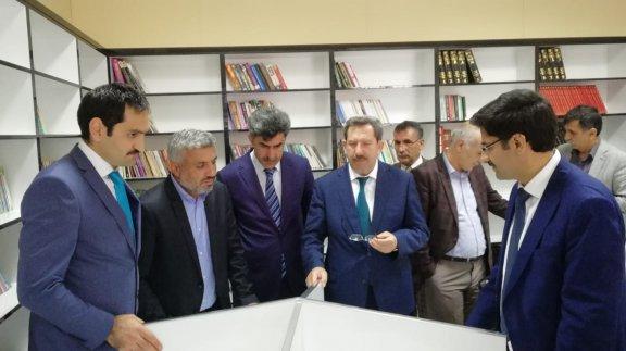 İlçe Belediye Başkanı Hacı AKPINAR ve İlçe Milli Eğitim Müdürümüz Murat KAYA Beşiktaş Ortaokulu´muzun kütüphane açılışını yaptılar.