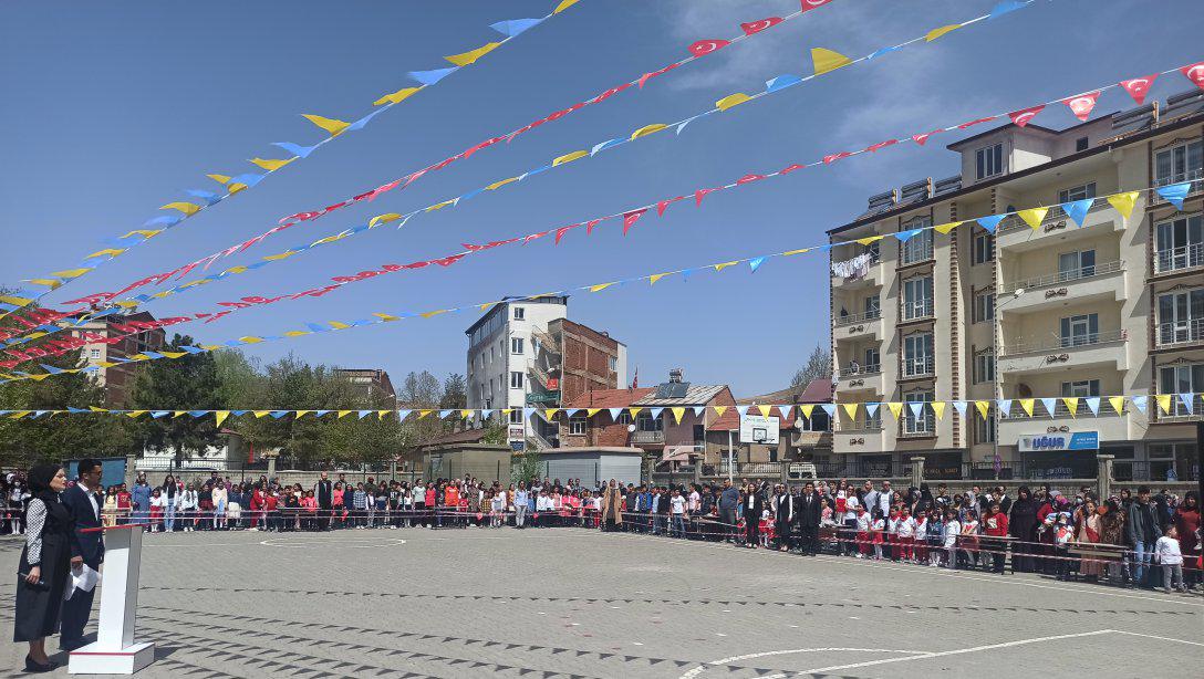 İlçemizde 23 Nisan Ulusal Egemenlik ve Çocuk Bayramı Çelenk Sunma Töreni ve Kutlama Programı Yapıldı.